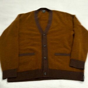 Absolutely wonderful Todd Snyder coffee shop cozy cardigan… The best